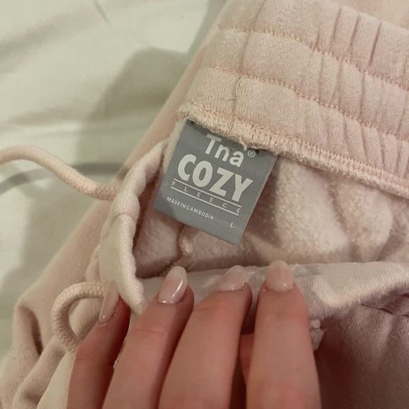 Aritzia cozy fleece boyfriend sweatpants - Picture 2 of 3
